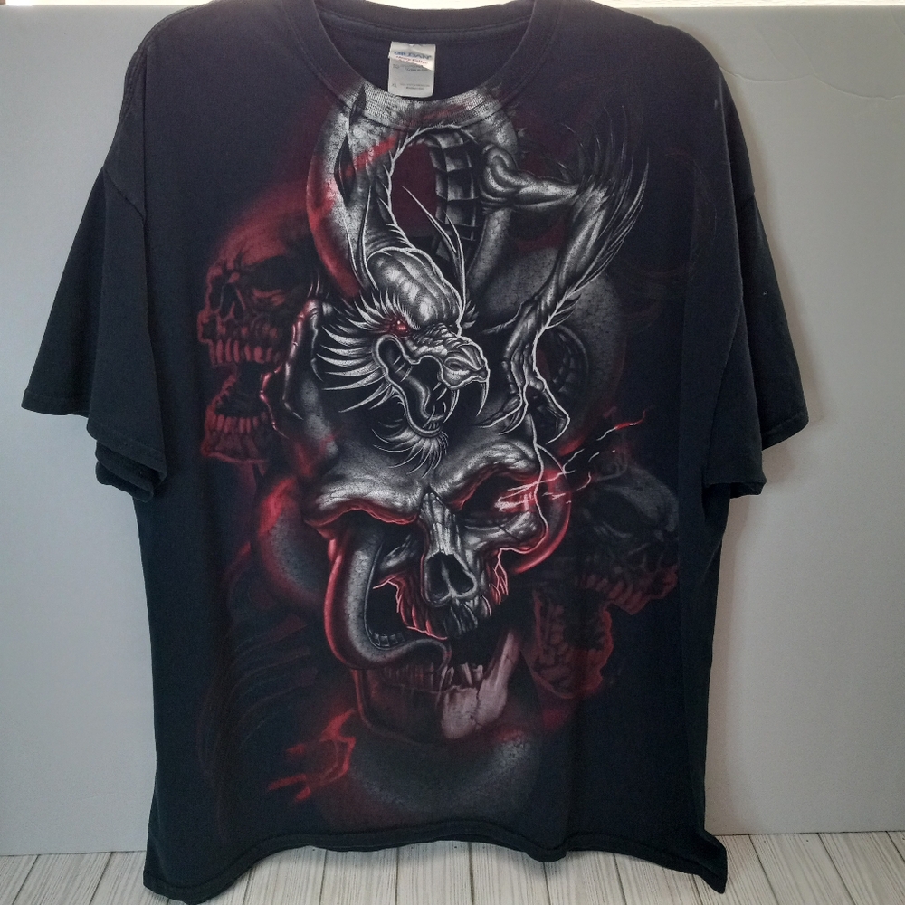 Vintage Gildan Heavy Cotton Dragon, Flames & Skulls Grunge Graphic Tee